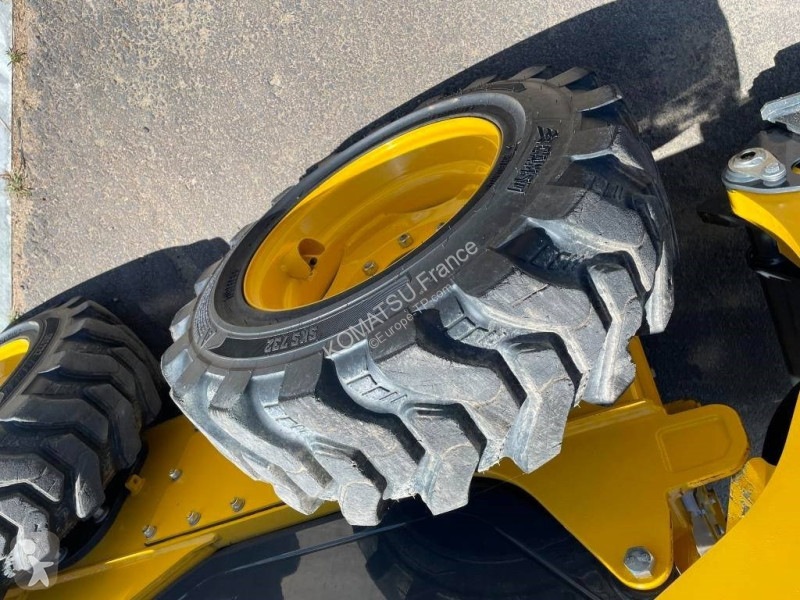Nakladač Komatsu SK820-8E0