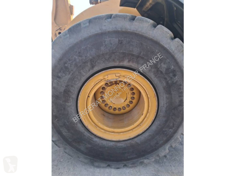 Nakladač Caterpillar 972M