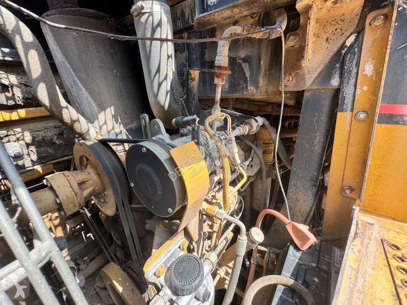 Nakladač Caterpillar Chargeuse sur chenilles Traxx