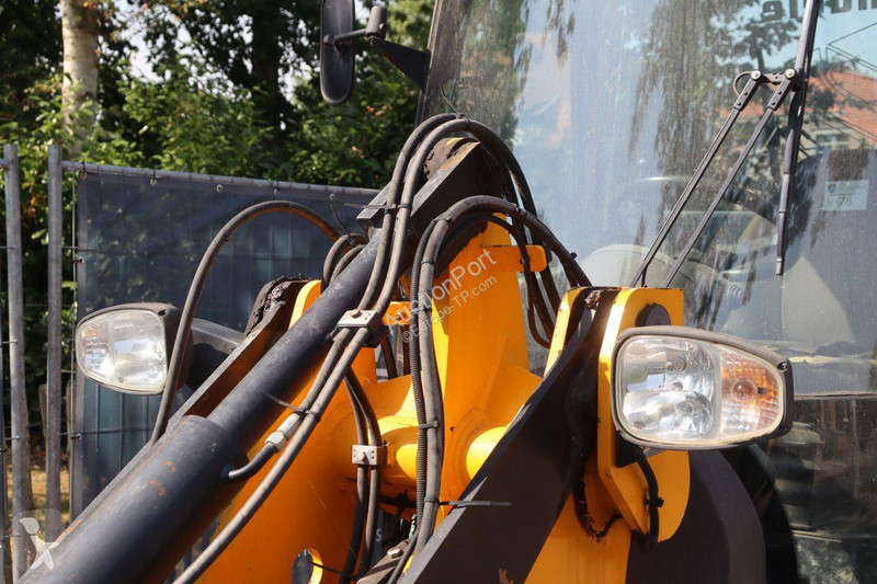 Nakladač JCB T4