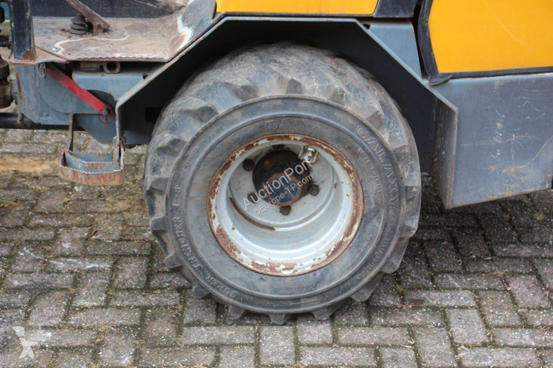 Nakladač Giant V452T