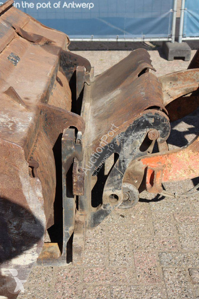مُحمّلة Kubota R065