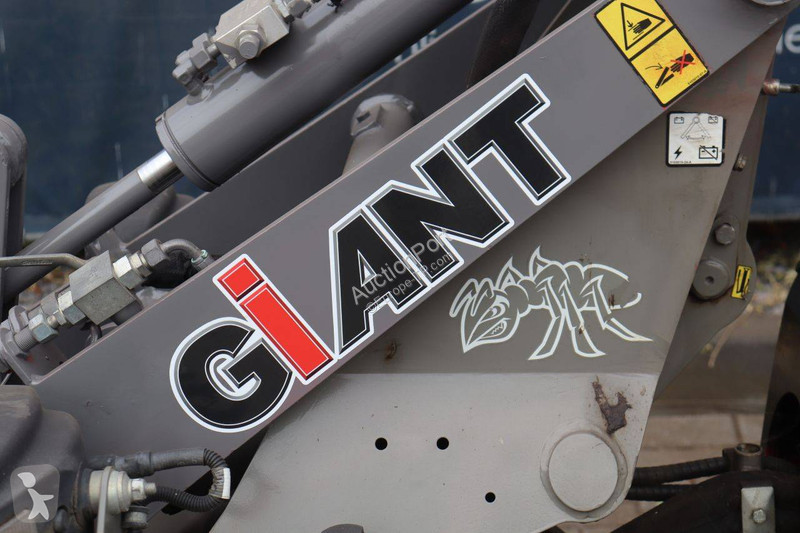 Фронтальный погрузчик Giant D254SW