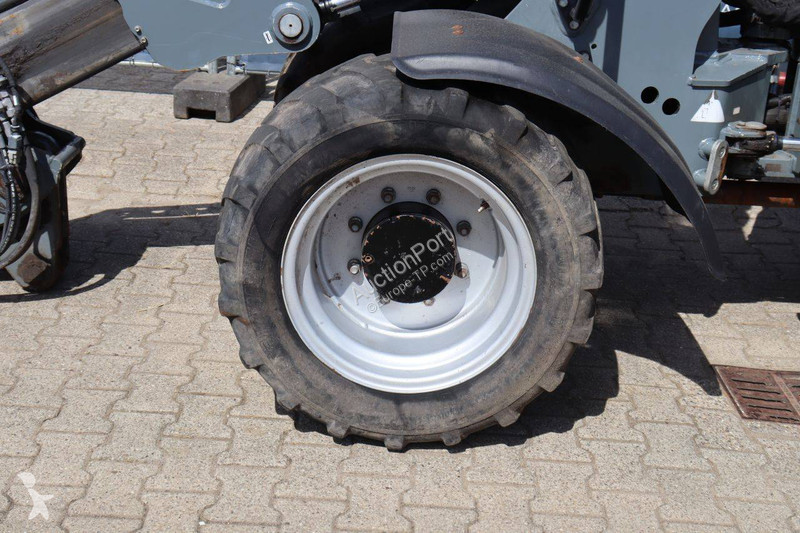 Фронтальный погрузчик Giant G5000DC Tele
