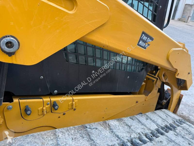 Фронтальный погрузчик Caterpillar 3