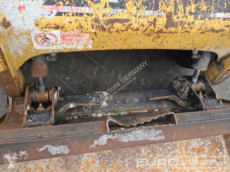 Товарач Caterpillar 216