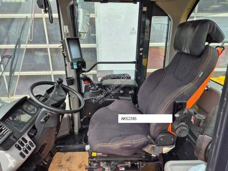 Lastare Komatsu 8