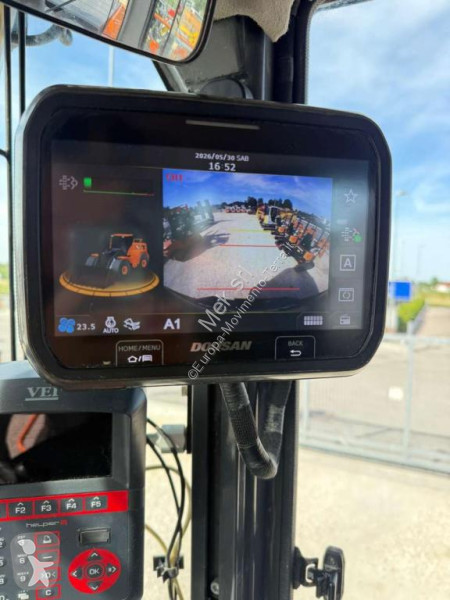 Chargeuse Doosan DL320-7