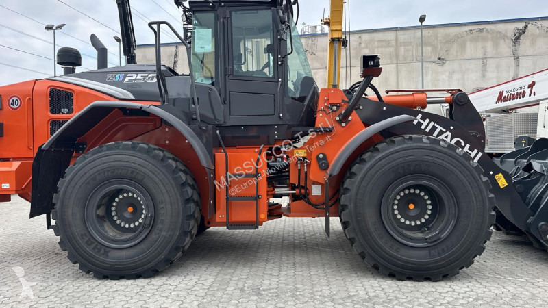 Chargeuse Hitachi 7