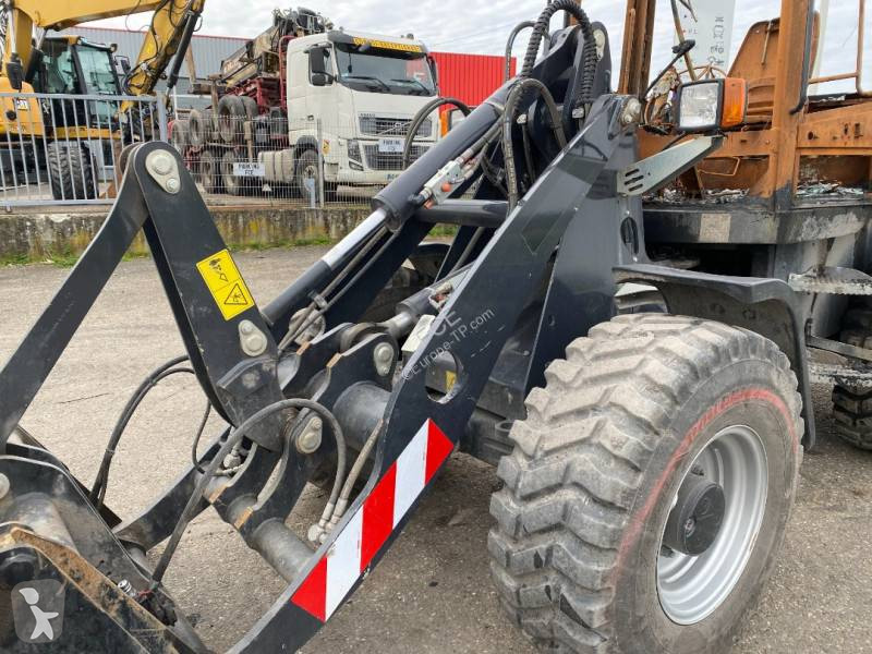 مُحمّلة Yanmar V 100 / Certificat CE endommagée