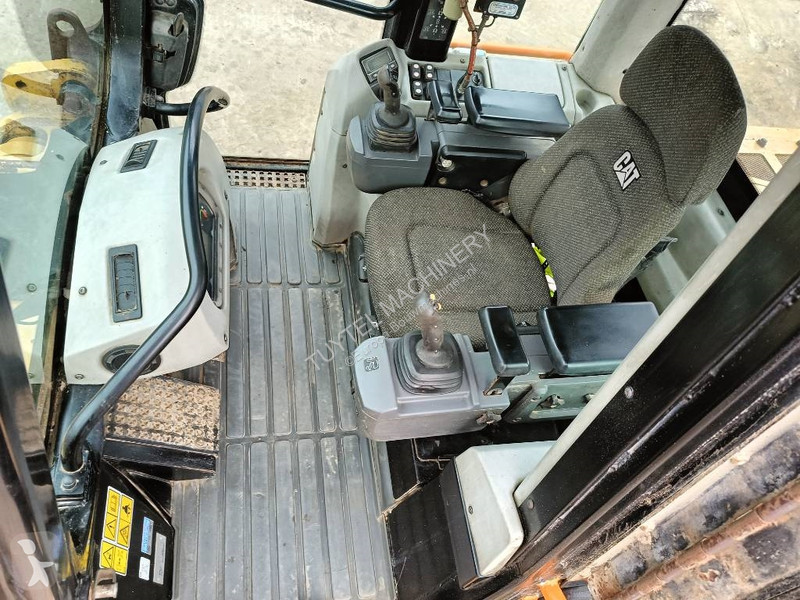 Shovel Caterpillar crawler loader tracked...