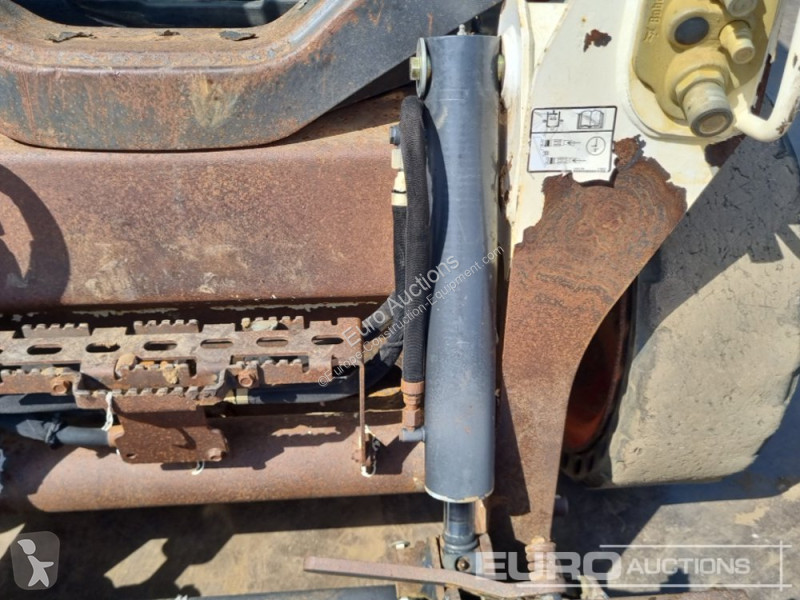 Shovel Bobcat S530