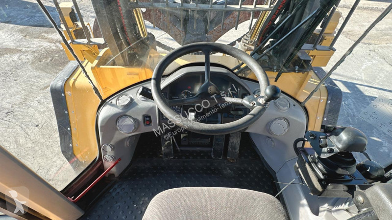 Nakladač Volvo HL
