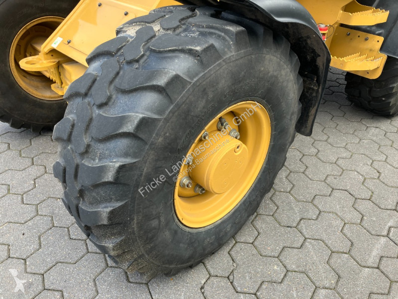 Nakladač Caterpillar  907