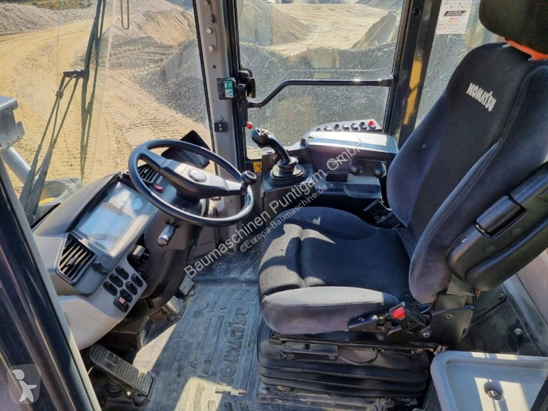 مُحمّلة Komatsu 3808