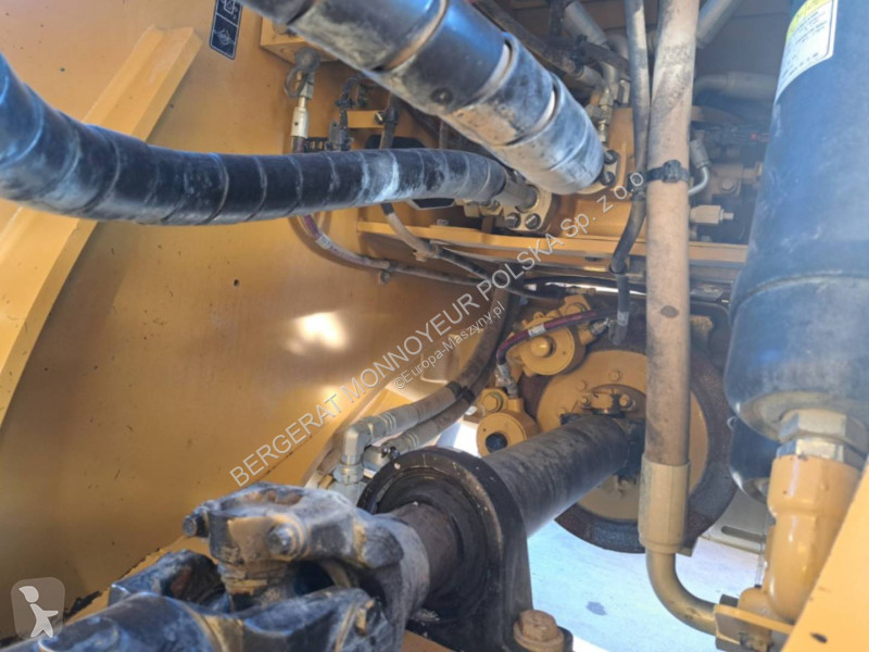 Nakladač Caterpillar 972
