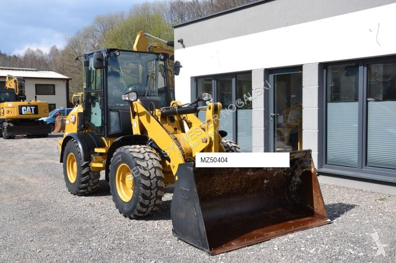 Nakladač Caterpillar 908 M
