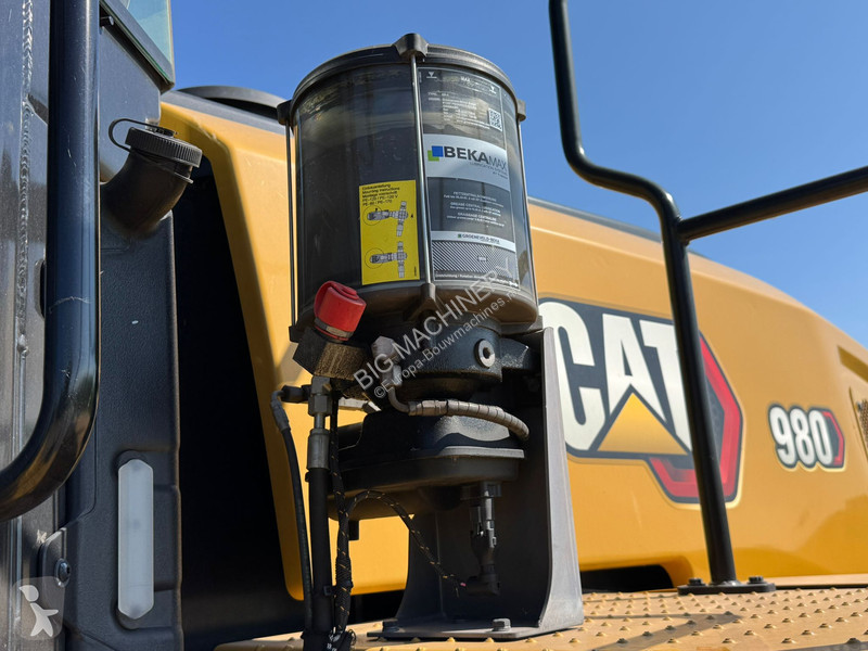 Nakladač Caterpillar 980