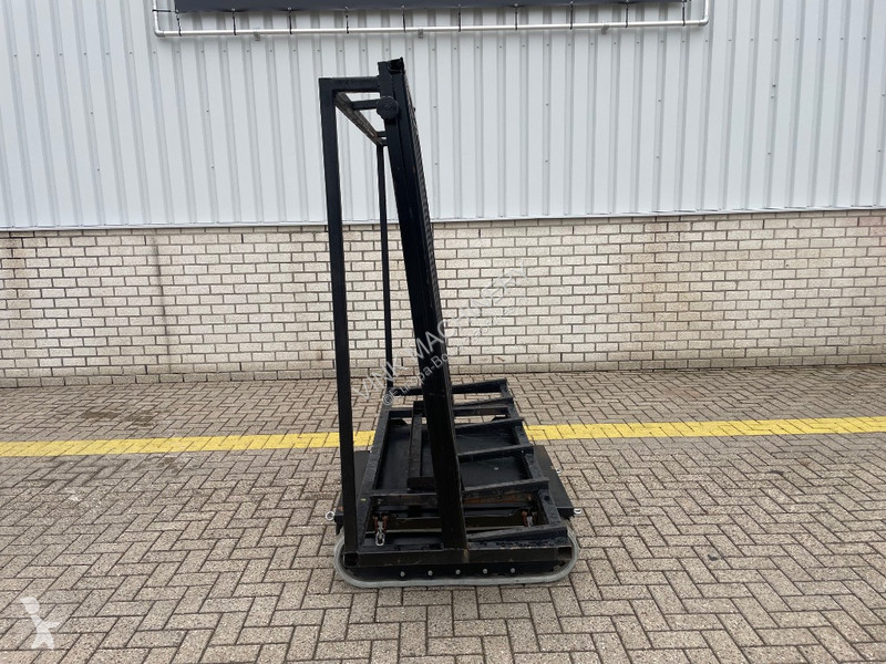 Nakladač  Carrier 1200 R
