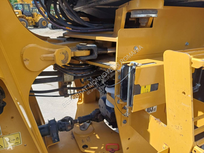 Nakladač Caterpillar 918M