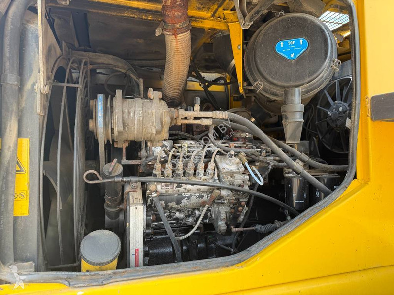Nakladač Komatsu 2703