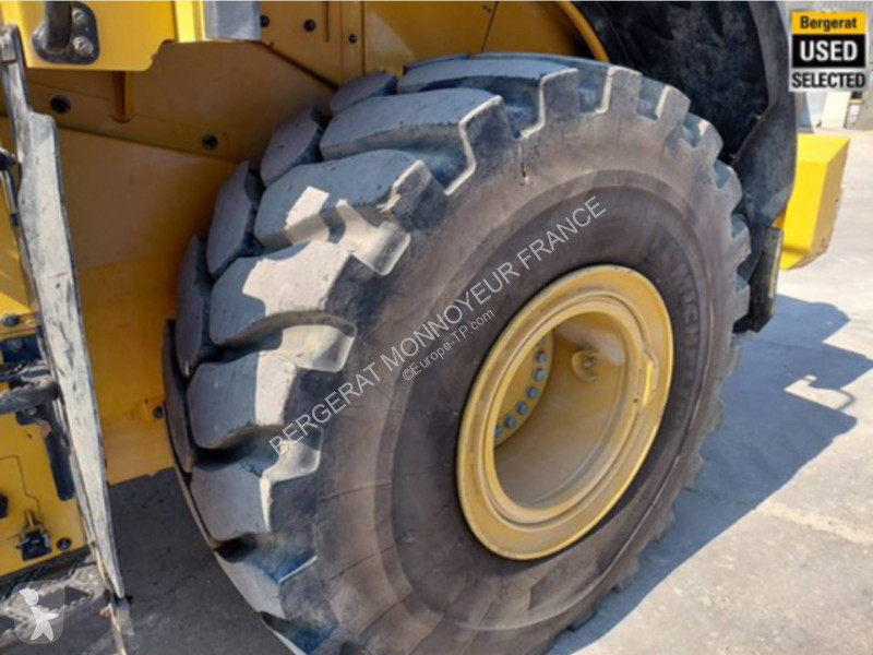 Nakladač Caterpillar 966