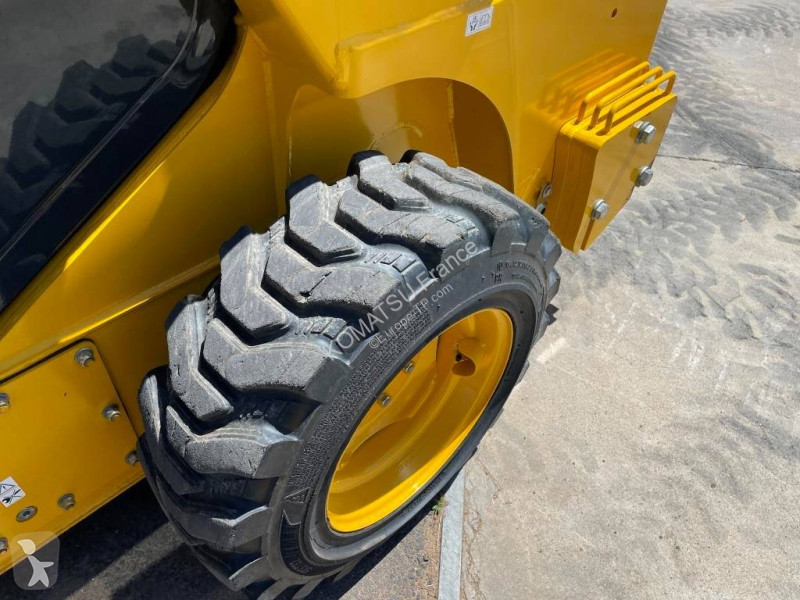 Nakladač Komatsu SK820-8E0