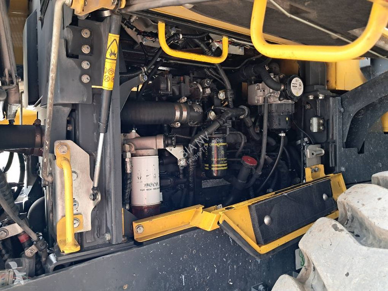 مُحمّلة Komatsu 8 High Lift