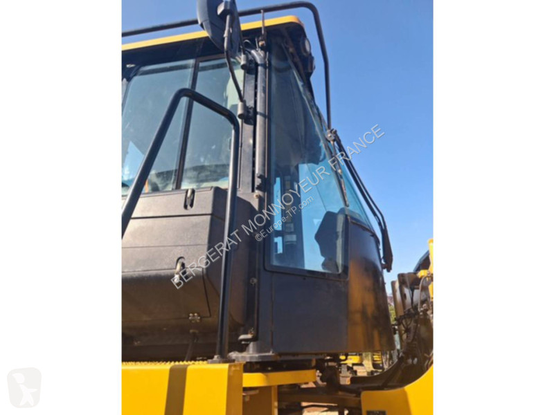 Nakladač Caterpillar 972M