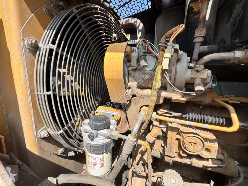 Nakladač Caterpillar Chargeuse sur chenilles Traxx