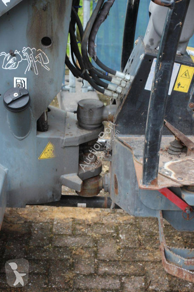Nakladač Giant V452T