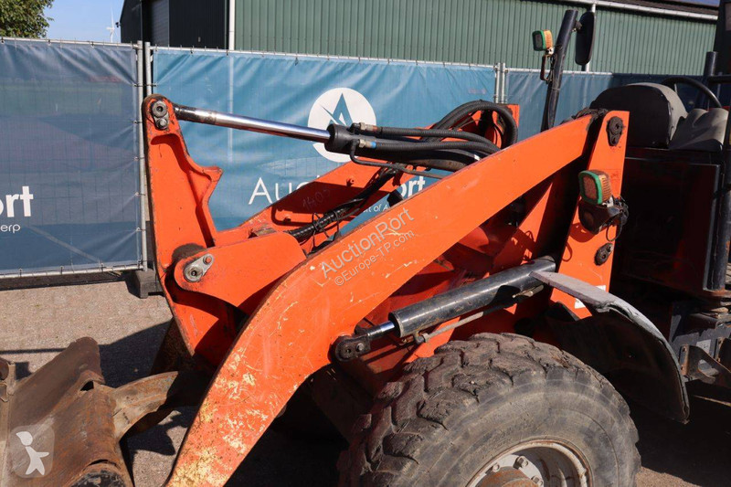 مُحمّلة Kubota R065