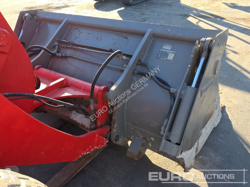 Nakladač Volvo L28F