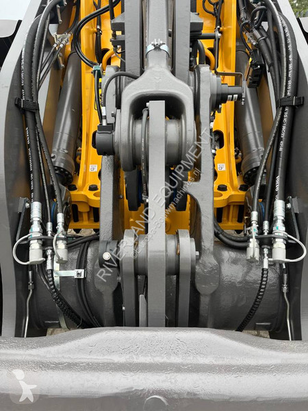مُحمّلة Volvo CDC - all hydraulics - Full spec
