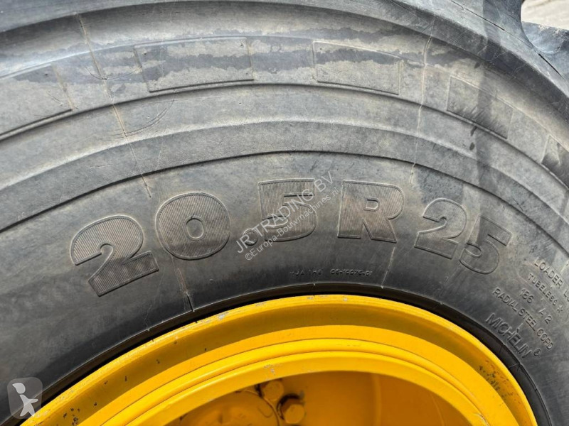 Фронтальный погрузчик Komatsu WA 200-8
