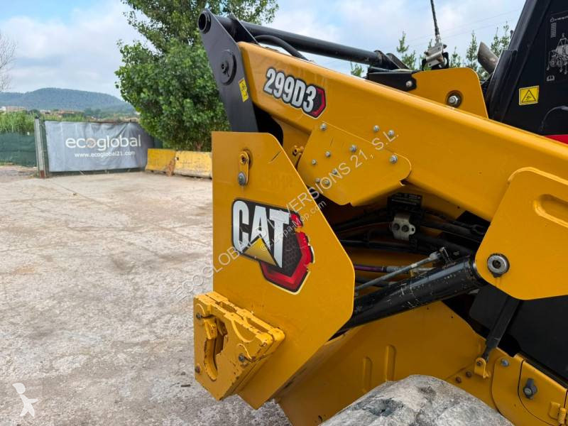 Фронтальный погрузчик Caterpillar 3