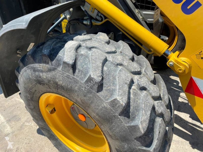 Chargeuse Komatsu WA100M-8E0
