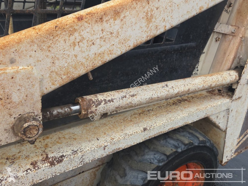 Shovel Bobcat 543