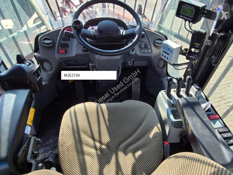 Навантажувач Hitachi 6