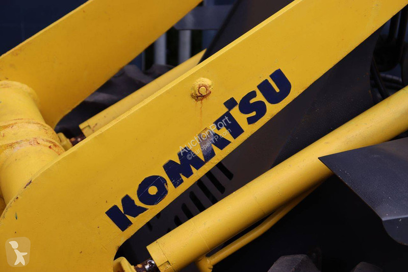 Lastare Komatsu W10-6