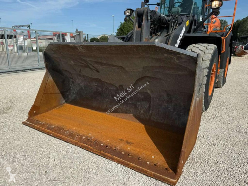Chargeuse Doosan DL320-7
