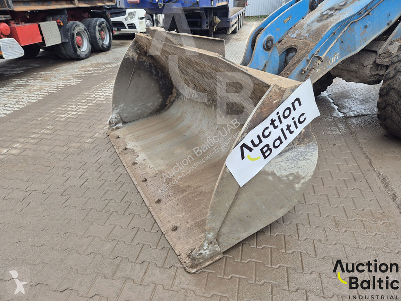 Фронтальный погрузчик Caterpillar