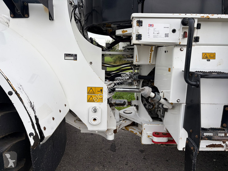 Chargeuse Caterpillar M