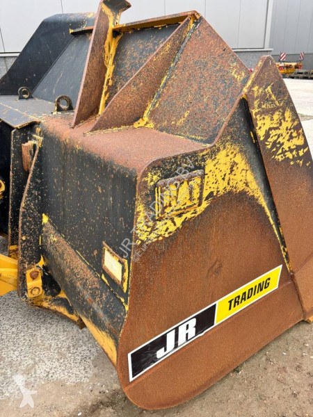 Товарач Caterpillar XE