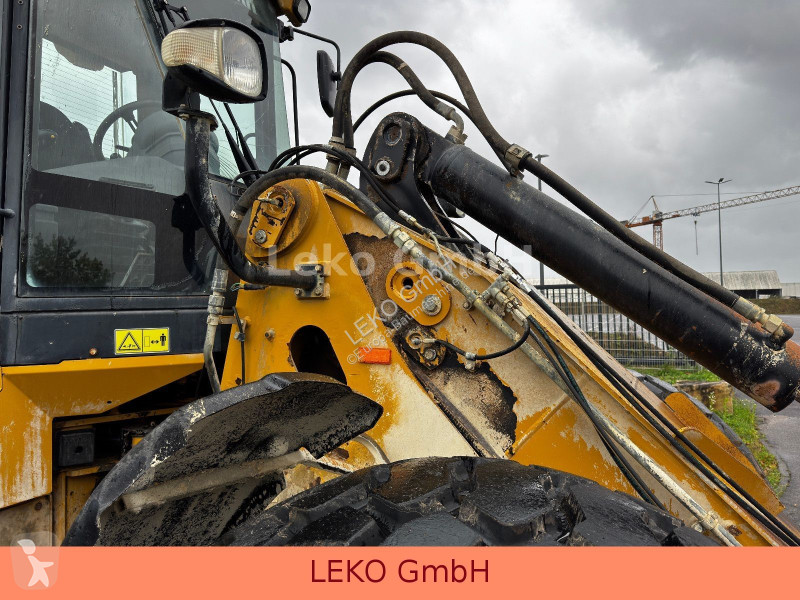 مُحمّلة Caterpillar Mit Ein Löffel