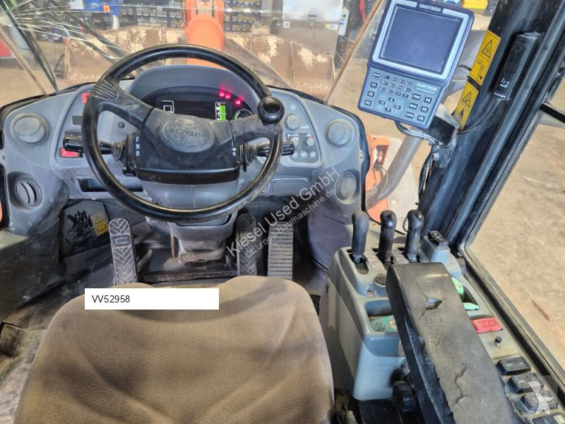 Товарач Hitachi