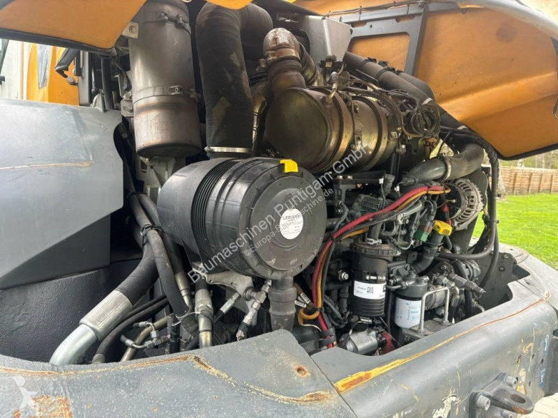 Shovel Liebherr L 526