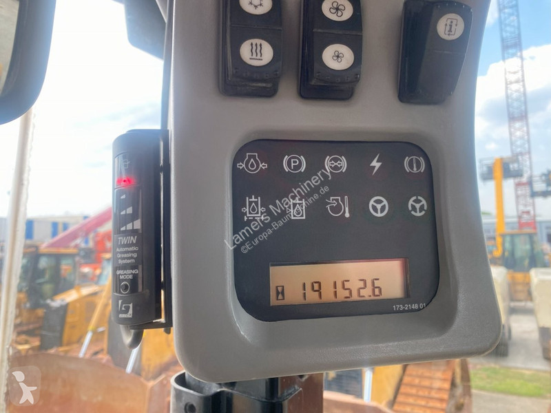 Shovel Caterpillar NVT