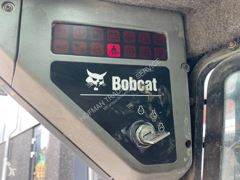 Shovel Bobcat