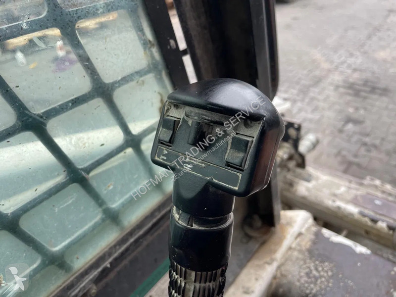 Shovel Bobcat